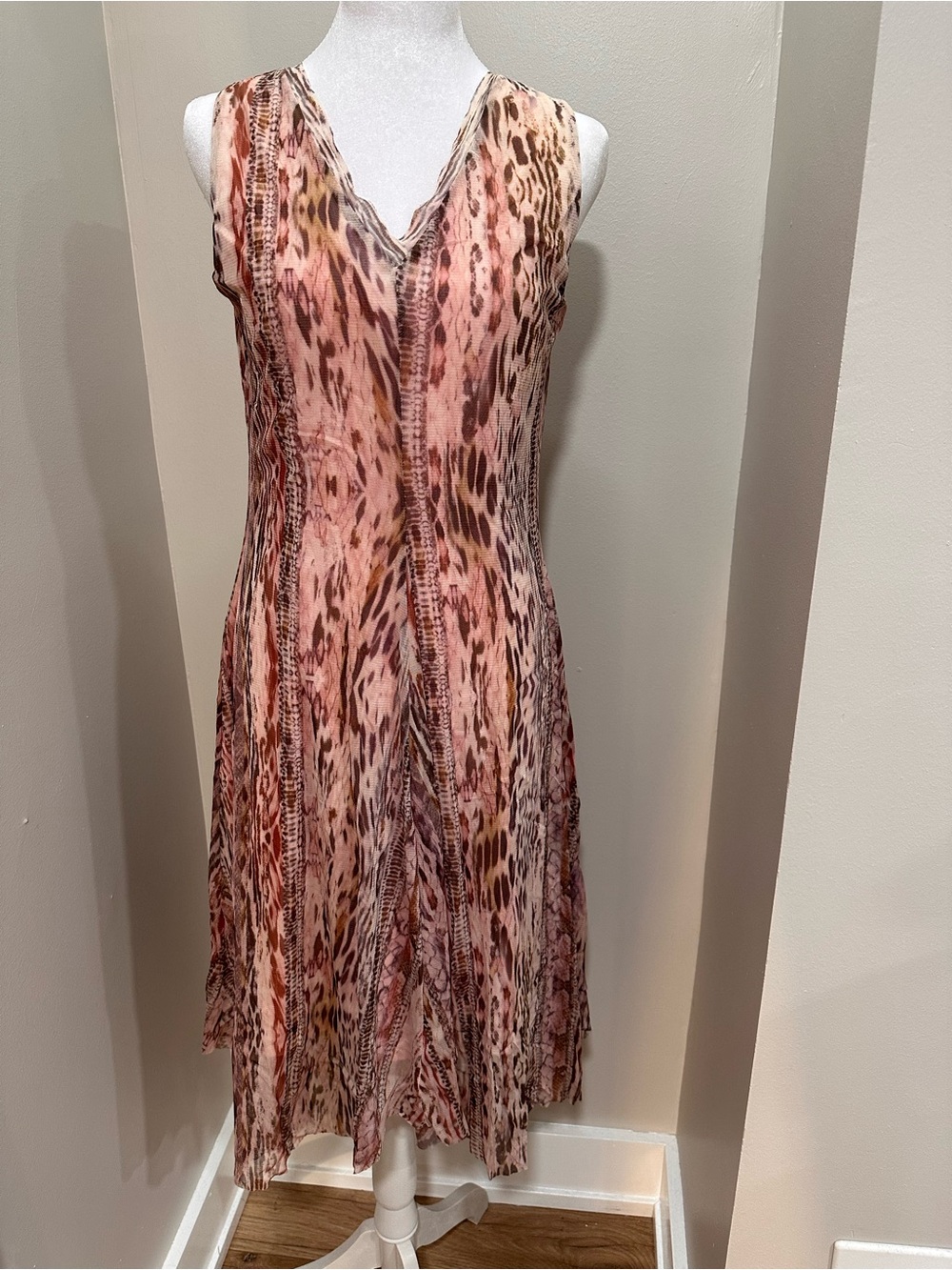 Tahari Women’s Pink and Brown V-Neck Sleeveless Animal-Print Dress Small